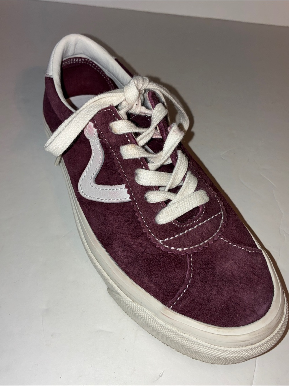 Vans Low-Top Sneaker in Burgundy and White Men’s 5/Women’s 6.5